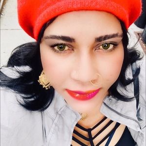 Meet your Posher, Etta